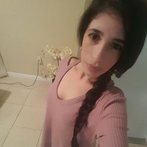 Meet your Posher, Alejandra